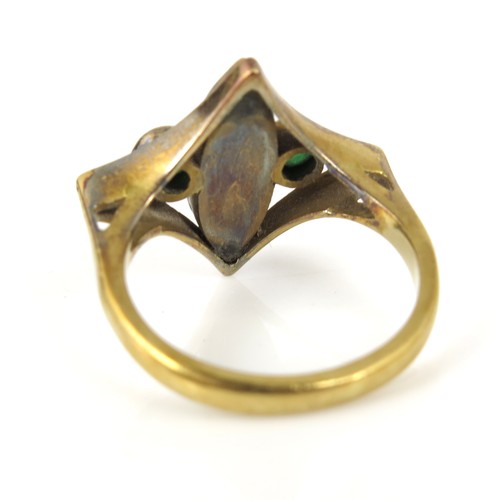 886 - VERY STYLISH 18CT GOLD RING SET WITH 2 EMERALDS AND 2 TEARDROP SHAPED OPALS