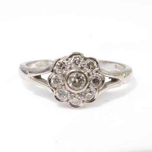 885 - PRETTY 18CT WHITE GOLD DAISY SET DIAMOND CLUSTER RING