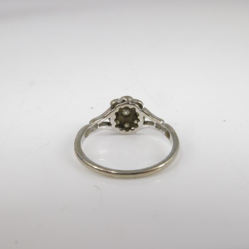 885 - PRETTY 18CT WHITE GOLD DAISY SET DIAMOND CLUSTER RING