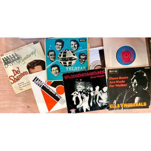 780 - MIXED GENRE LOT OF LP’S AND 7” SINGLES INC. CLASSICAL AND POPULAR ARTISTS T/W LP RECORD CASE AND SIN... 