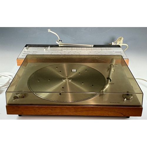 1212 - BANG & OLUFSEN BEOGRAM 1200 AND BEOMASTER 1200 WITH PAIR OF SONY SS-MD5 SPEAKERS -