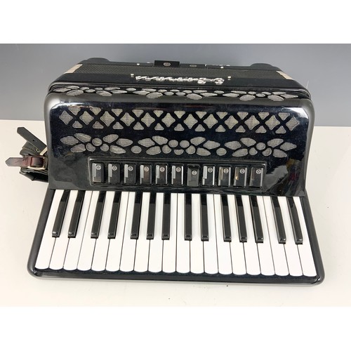 1054 - E SOPRANI BLACK & WHITE PIANO ACCORDION