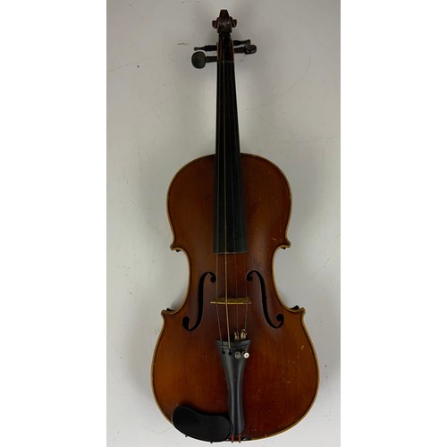 991 - VIOLIN IN CASE WITH ANTONIUS STRADIVARIUS DEUTFICHE URBEIT PAPER LABEL