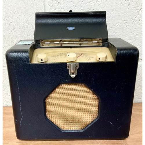 1070 - TWO VINTAGE BUSH BAKELITE RADIOS AND A VINTAGE ROBERTS RADIO