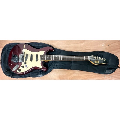 1005 - VOX STANDARD 25 STRATOCASTER GUITAR WITH SOFT CASE AND ROLAND GR-20 GUITAR SYNTHESISER