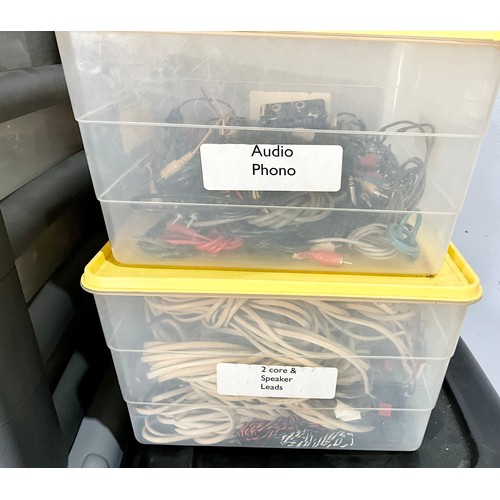 1048 - LARGE QUANTITY OF MUSIC RELATED CABLES, POWER SUPPLIES, VALVES, MICROPHONES, TOOLS ETC