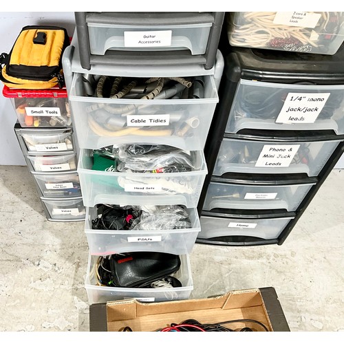 1048 - LARGE QUANTITY OF MUSIC RELATED CABLES, POWER SUPPLIES, VALVES, MICROPHONES, TOOLS ETC