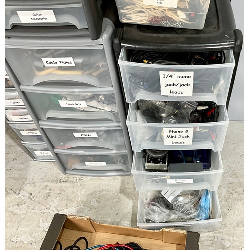 1048 - LARGE QUANTITY OF MUSIC RELATED CABLES, POWER SUPPLIES, VALVES, MICROPHONES, TOOLS ETC