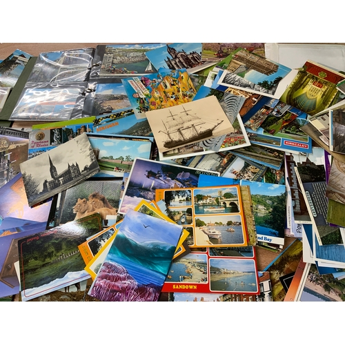 COLLECTION OF MORE MODERN POST CARDS, 2 ALBUMS AND VARIED SELECTION