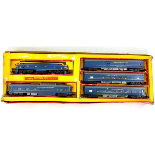 389 - TRIANG PART BOXED RS 34 TRAIN SET WITH CONTINENTAL BO-BO AND 4 COACHES