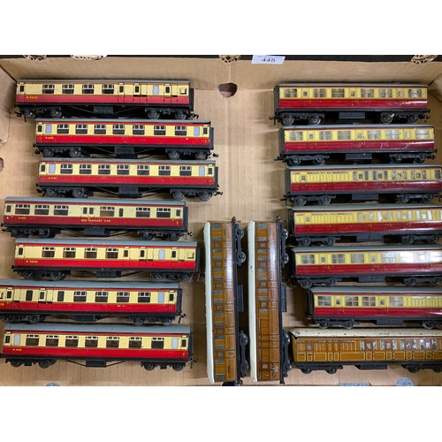 445 - TRAY OF EARLY U/B HORNBY DUBLO 3 RAIL COACHES , LNER TEAK, NE CARMINE & CREAM TEAK, LM, 16 IN TOTAL