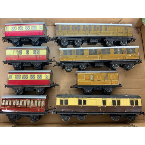 482 - HORNBY 0 GAUGE, 2 LNER BOGIE COACHES 186 & 4204 (ROOFS REPAINTED), 4 WHEEL TEAK, 4 SHORT 4 WHEEL COA... 