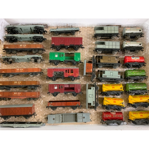 403 - HORNBY DUBLO, 31 U/B WAGONS, BOGIE, TANKERS & BRAKE VANS, NICE SELECTION.