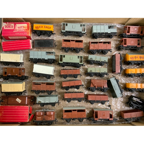 440 - HORNBY DUBLO FREIGHT WAGONS, MOSTLY SD 33 IN TOTAL