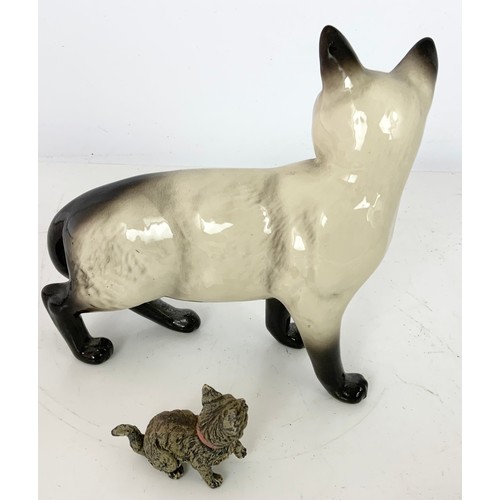 132 - BESWICK SIAMESE CAT AND A METAL CAT FIGURE