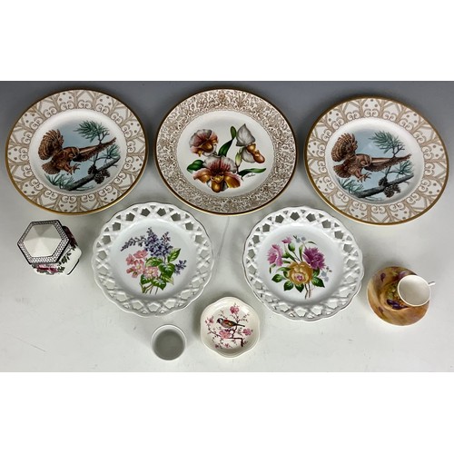 167 - BOEHM EDWARD MARSHALL CABINET PLATES, HAND PAINTED PIERCED EDGE PLATES, ROYAL WORCESTER PALISSY PIN ... 