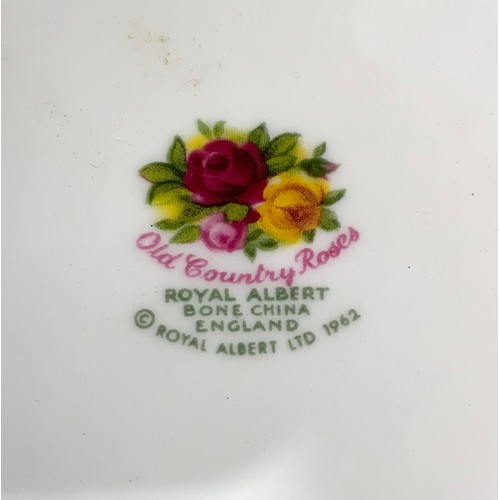 172 - LARGE QUANTITY A ROYAL ALBERT 'OLD COUNTRY ROSES'  TABLE WARE APPEARS UNUSED 2 TRAYS