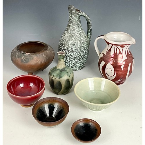 197 - QUANTITY OF STUDIO POTTERY