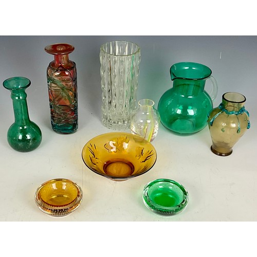 214 - VINTAGE RETRO ART GLASS INC. TWO WHITEFRIARS BULLICANTE ASHTRAYS, TRINKET BOWLS, VOBAN STRIPED VASE ... 