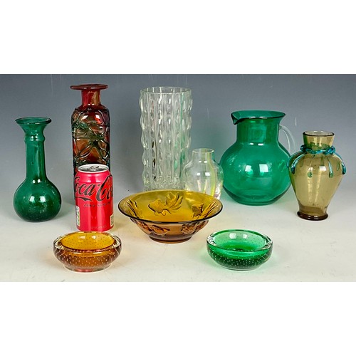 214 - VINTAGE RETRO ART GLASS INC. TWO WHITEFRIARS BULLICANTE ASHTRAYS, TRINKET BOWLS, VOBAN STRIPED VASE ... 