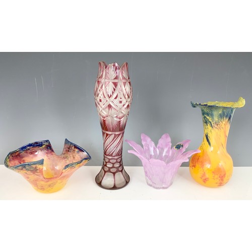 217 - COLLECTION OF GLASSWARE INCLUDING 2 MURANO CLOWNS