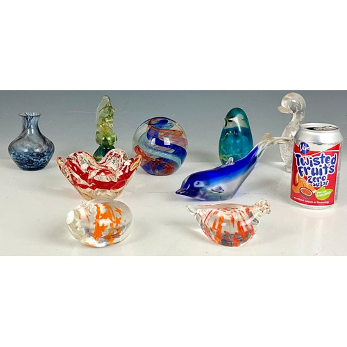 210 - QUANTITY OF MISC. GLASS PAPERWEIGHTS AND ANIMAL/BIRDS