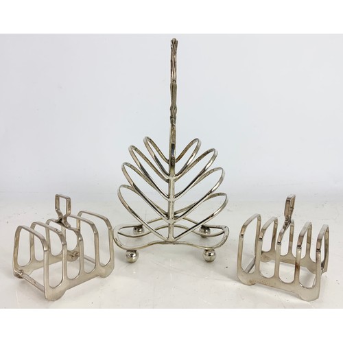 291 - PAIR OF SILVER PLATED TOAST RACKS, ONE OTHER AND 2 TELESCOPIC BEAKERS