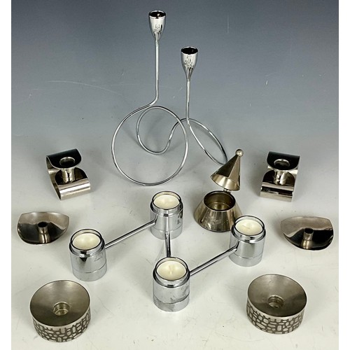 296 - COLLECTION OF SILVER COLOURED CANDLESTICKS/CANDLE HOLDERS TO INCLUDE BLACK+BLUE CHROMED STEEL LOOP C... 