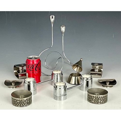 296 - COLLECTION OF SILVER COLOURED CANDLESTICKS/CANDLE HOLDERS TO INCLUDE BLACK+BLUE CHROMED STEEL LOOP C... 