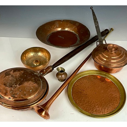 315 - COLLECTION OF COPPER BRASS WARES INC. BED PAN, OTHER PANS, HUNTING HORN, ARTS AND CRAFTS SALVERS,  E... 