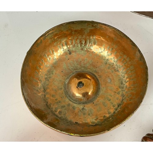 315 - COLLECTION OF COPPER BRASS WARES INC. BED PAN, OTHER PANS, HUNTING HORN, ARTS AND CRAFTS SALVERS,  E... 