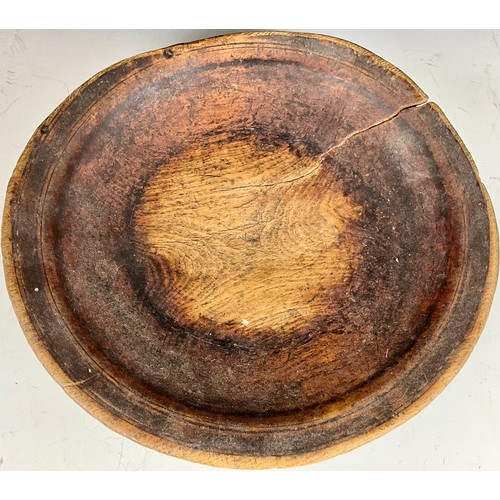 363 - WOODEN AFRICAN DISH AND A CIRCULAR VERY PRIMITIVE WOODEN DISH