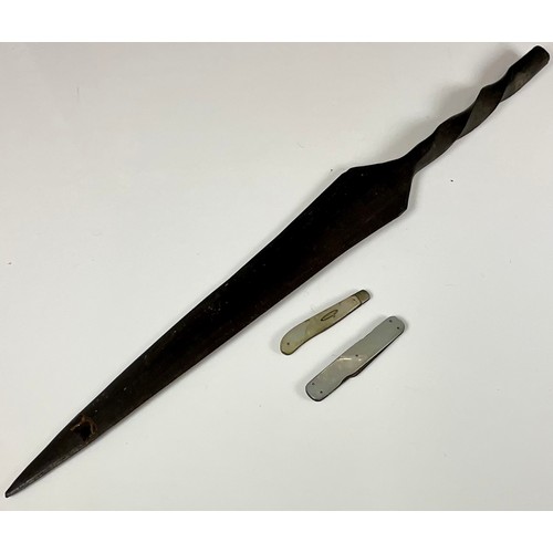 379 - AFRICAN TRIBAL SPEAR TIP AND 2 MOTHER OF PEARL HANDLED FRUIT KNIVES