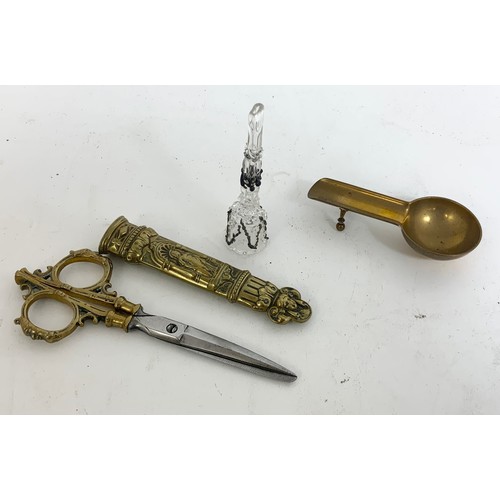 396 - CIGAR HOLDER WITH VENETIAN GLASS MOUTHPIECE TOGETHER WITH PAIR OF BRASS SCISSORS IN CASE