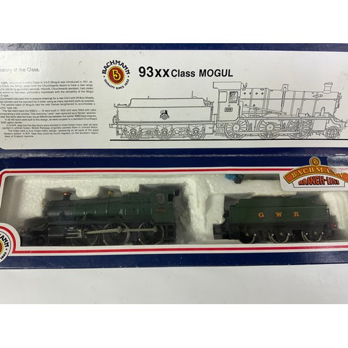 526 - HORNBY R2317 GWR CASTLE 4093 DUNSTER CASTLE, BOXED, HORNBY PART BOXED SAINT CLASS, & BACHMANN 31-801... 