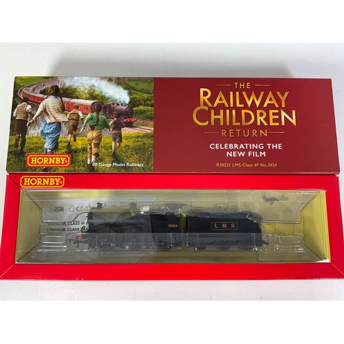 548 - HORNBY BOXED R30221 LMS CLASS 4F 3924 IN LMS BLACK, THE RAILWAY CHILDREN RETURN, CELEBRATING THE NEW... 