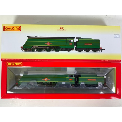 546 - HORNBY, BOXED SOUTHERN LOCOMOTIVES, R3434 4-6-2 MERCHANT NAVY CLASS CHANNEL PACKET SR, APPEARS UN US... 