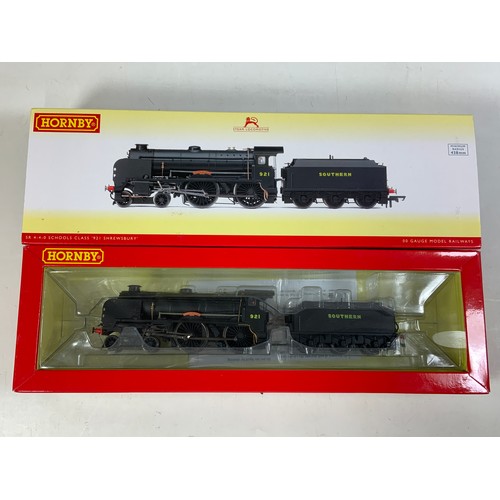 538 - HORNBY 2 BOXED LOCOMOTIVES, APPEAR UNUSED R3458 SR 4-4-0 SCHOOLS CLASS 921 SHREWSBURY, SR BLACK, & R... 