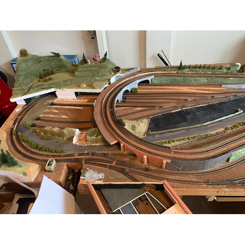 378 - N GAUGE MODEL RAILWAY, BUILT IN SECTIONS, COMPRISING DOUBLE LOOP AND BRANCH. LOCATED IN LEOMINSTER, ... 