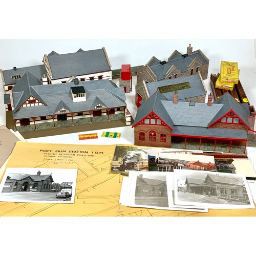 480 - ISLE OF MAN RAILWAY INTEREST, A COLLECTION OF 4MM SCALE MODEL BUILDINGS FOR PORT ERIN STSION, 4MM BU... 