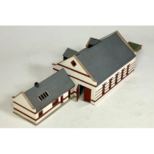 480 - ISLE OF MAN RAILWAY INTEREST, A COLLECTION OF 4MM SCALE MODEL BUILDINGS FOR PORT ERIN STSION, 4MM BU... 