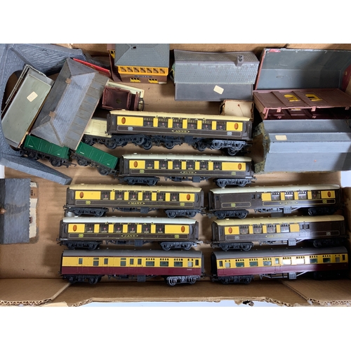 393 - TRAING 6 PULLMAN COACHES, 2 MK2 COACHES PLUS SUNDRY BUILDINGS