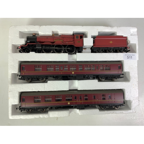 511 - HORNBY HOGWARTS SET, PART BOXED, COMPRISING ‘HOGWARTS CASTLE’ & 2 COACHES