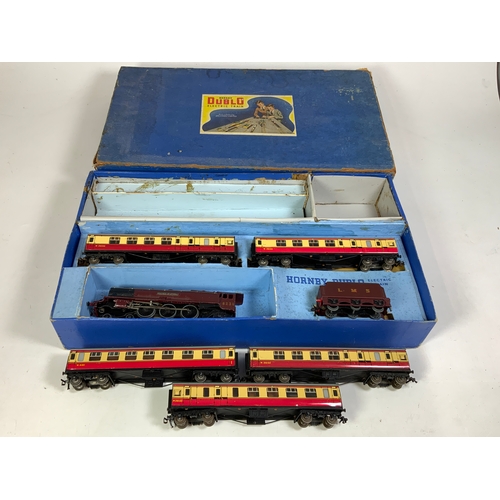 414 - HORNBY DUBLO, PART BOXED, PART SET, EDP2 PASSENGER TRAIN SET DUCHESS OF ATHOL, LOCO & TENDER PLUS 5 ... 