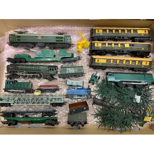 392 - TRIANG MODEL RAILWAY SELECTION, CLASS 77 ELECTRIC 27001 ELECTRA BR GREEN 7 4-6-2 70000 BRITANNIA ( S... 