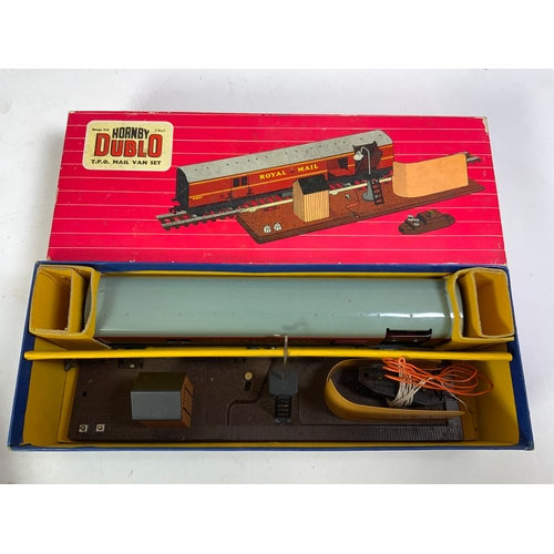 418 - HORNBY DUBLO, BOXED 2 RAIL 2400 TPO MAIL VAN SET, PLUS 3R VERSION, 2 X SD WR COACHES, & 6 X 3R HORNB... 