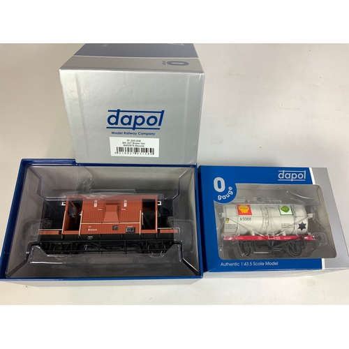 488 - DAPOL 2 BOXED 0 GAUGE MODELS : 14T TANK WAGON SHELL BP, DOVE GREY, & BR 20T BRAKE VAN BAUXITE