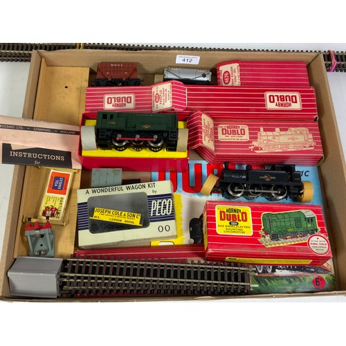 412 - HORNBY DUBLO, A GOOD BOXED 2R CLASS 08 SHUNTER 2231 WITH PAPERWORK, HORNBY 2206 0-6-0 TANK LOCOMOTIV... 