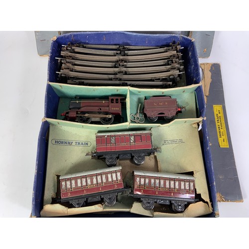 462 - HORNBY 0 GAUGE MODEL RAILWAY SET : NO 501 PASSENGER SET, LOCOMOTIVE 5600, 3 COACHES & TRACK.
(box po... 