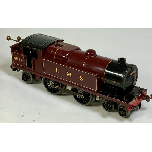 463 - HORNBY 0 GAUGE SET COMPRISING LOCOMOTIVE LMS 4-4-2 TANK 6954 C/W, 4 LMS WAGONS & TRACK, BOX POOR